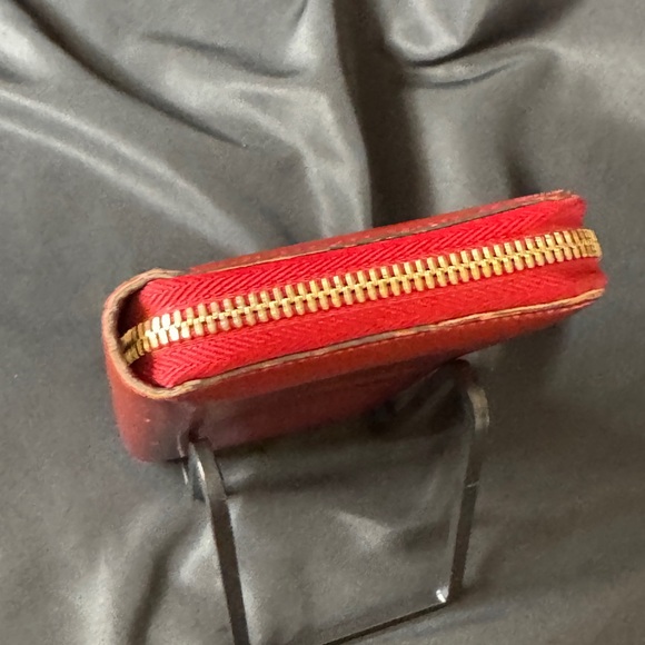 Gucci Red Leather Zippy with Gold Heart Charm Wallet - Picture 7 of 14